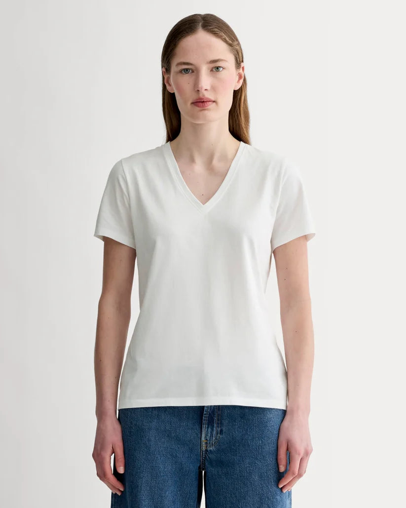 SERENOVAA  The Slim V-Neck Tee in Essential Cotton
