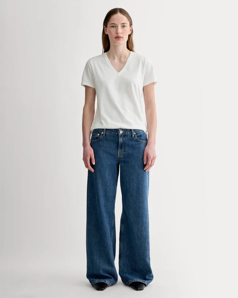 SERENOVAA  The Slim V-Neck Tee in Essential Cotton